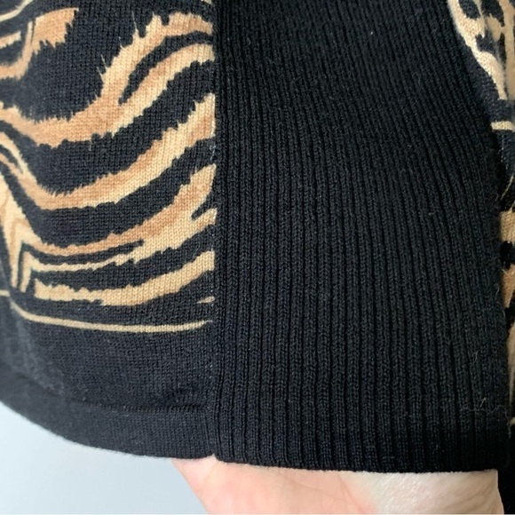 Chico’s Zynergy leopard sweater zip up jacket. Size 1 (8 M) - Picture 5 of 10